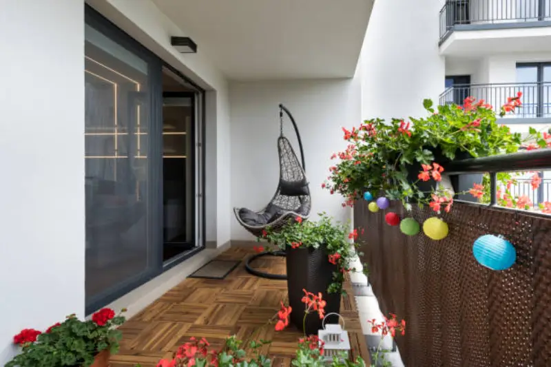 Read more about the article 🌿 Balcony Gardening for Beginners: How to Create a Thriving Outdoor Oasis